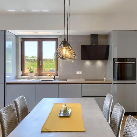 Eroa By Interhome *
